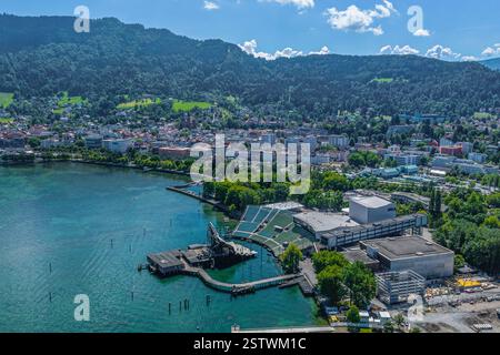 Sommer am östlichen Bodensee rund um das Strandbad von Bregenz in Vorarlberg die Ferienregion Bodensee bei Bregenz aus der Vogelperspektive Bregenz St Stockfoto