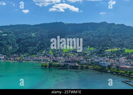 Sommer am östlichen Bodensee rund um das Strandbad von Bregenz in Vorarlberg die Ferienregion Bodensee bei Bregenz aus der Vogelperspektive Bregenz St Stockfoto