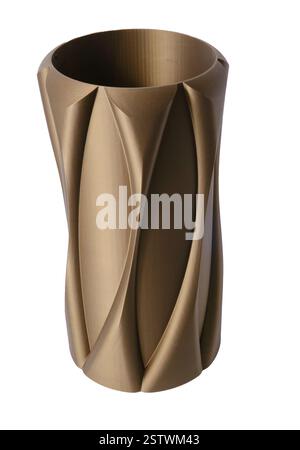 Isoliert auf weißem Hintergrund braunem Kunstobjektvase gedruckt auf 3D-Drucker aus geschmolzenem braunem Kunststoff. 3D-Druckrecycling mit fortschrittlicher Technologie Stockfoto