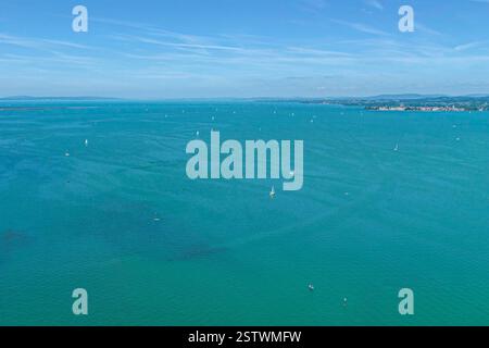 Sommer am östlichen Bodensee rund um das Strandbad von Bregenz in Vorarlberg die Ferienregion Bodensee bei Bregenz aus der Vogelperspektive Bregenz St Stockfoto