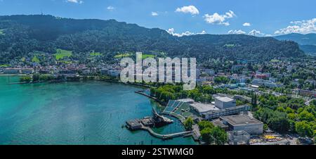Sommer am östlichen Bodensee rund um das Strandbad von Bregenz in Vorarlberg die Ferienregion Bodensee bei Bregenz aus der Vogelperspektive Bregenz St Stockfoto