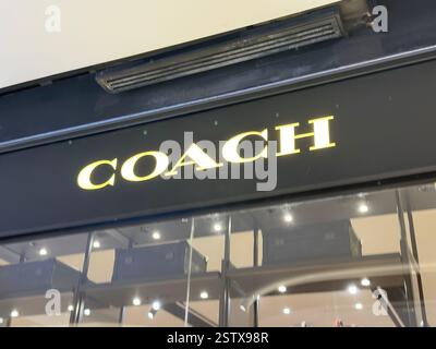 Bangkok, Thailand - 3. Januar 2024: Kutschgeschäft. Coach ist ein US-amerikanisches Luxusmodehaus Stockfoto