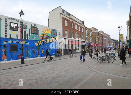 Lower Marsh Street Market in der Nähe der Waterloo Station, London, Großbritannien. Geschäftige Wintermittagszeit. Stockfoto