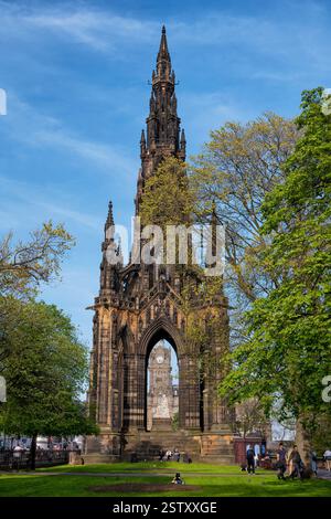 Das Scott Monument in Edinburgh in Schottland, Großbritannien. Viktorianisches gotisches Wahrzeichen in den East Princes Street Gardens. Stockfoto