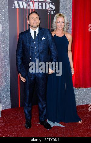 Lee Latchford-Evans und Faye Tozer kommen am 3. Juni 2017 bei den British Soap Awards im Lowry Theatre in Manchester, Großbritannien Stockfoto