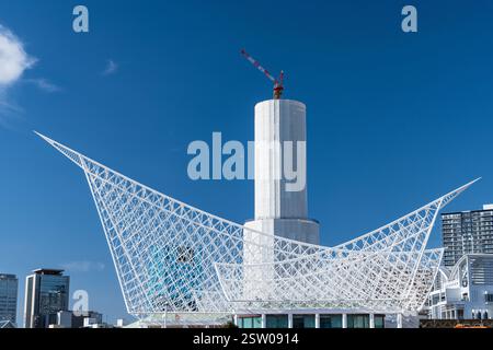 Kobe Port Tower und Kobe Maritime Museum im Meriken Park in Kobe City, Präfektur Hyogo, Japan Stockfoto