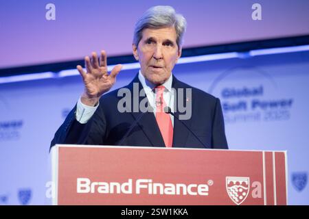 London, Großbritannien. Februar 2025. John Kerry - ehemaliger US-Außenminister/68. US-Außenminister spricht auf dem Global Soft Power Summit 2025 im QEII Centre. Quelle: Justin Ng/Alamy Live News. Stockfoto