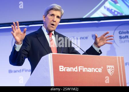 London, Großbritannien. Februar 2025. John Kerry - ehemaliger US-Außenminister/68. US-Außenminister spricht auf dem Global Soft Power Summit 2025 im QEII Centre. Quelle: Justin Ng/Alamy Live News. Stockfoto