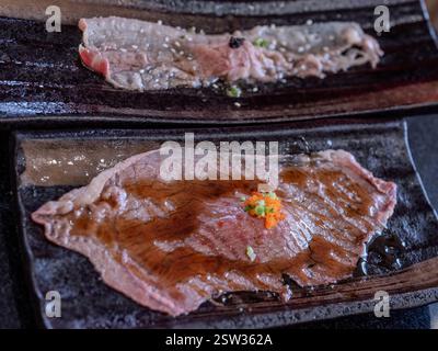 Wagyu-Rindfleisch-Sushi mit Orangenebiko Stockfoto