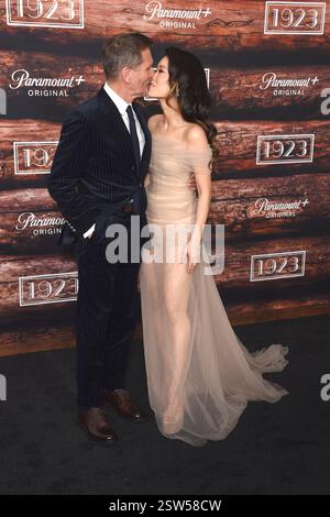 Sebastian Roche und Alicia Hannah-Kim bei der Premiere der 2. Staffel der Paramount Serie 1923 im Harmony Gold Theater. Los Angeles, 19.02.2025 *** Sebastian Roche und Alicia Hannah Kim bei der Premiere der zweiten Staffel der Paramount-Serie 1923 im Harmony Gold Theater Los Angeles, 19 02 2025 Foto:xD.xStarbuckx/xFuturexImagex 1923 5329 Stockfoto