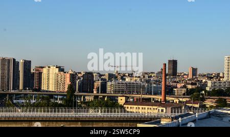 Der neue Stadtteil Belgrads liegt am Ufer der Sava River Belgrad Waterfront. Hohe Gebäude im Bau Stockfoto