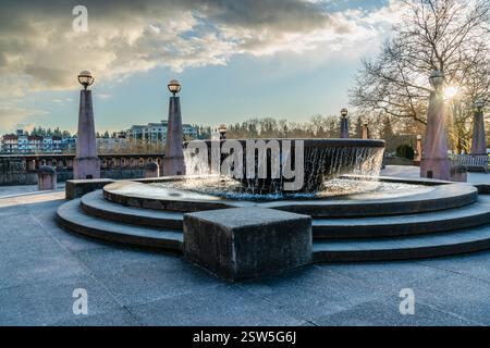 Ein Brunnen im Bellevue City Park in Bellevue, Washington. Stockfoto