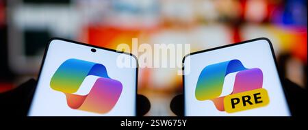 Dhaka, Bangladesch- 4. Oktober 2024: Das Logo von Microsoft Copilot und Copilot Pre wird auf dem Smartphone angezeigt. Stockfoto