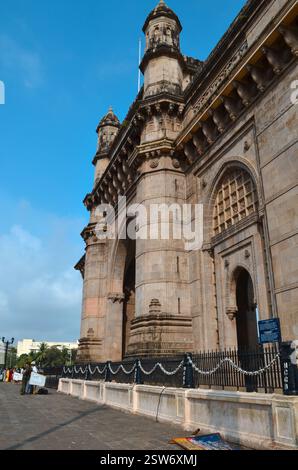 Das Gateway of India Monument an einem sonnigen Tag, Mumbai, Maharashtra, Indien, Asien Stockfoto