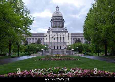 Landschaftsansicht des Kapitolgebäudes des Kentucky State im Frühjahr in Frankfort Stockfoto