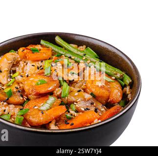 Gebratener Garnelenreis in schwarzer Schüssel Stockfoto