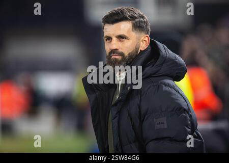 Miron Muslic beim Luton Town FC gegen Plymouth Argyle 19/02/25 Stockfoto