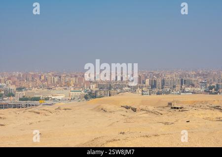 Blick auf den Slum in der Altstadt von Kairo, Ägypten. Smog über der Stadt Stockfoto