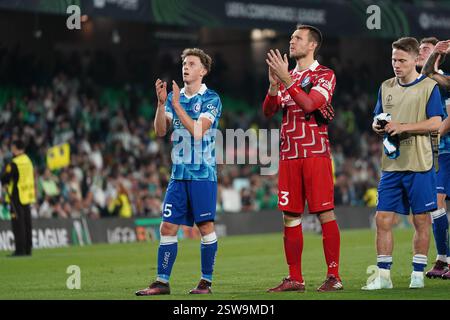 Gilles de Meyer und Davy Roef (KAA Gent) während des Spiels der UEFA Conference League zwischen Real Betis und KAA Gent am 20. Februar 202 in Benito Villamarin Stockfoto