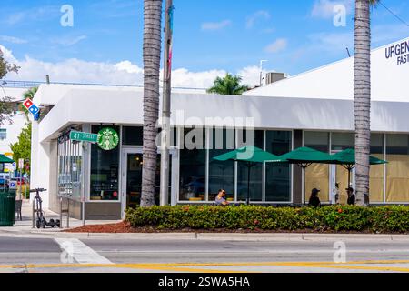 Miami Beach, FL, USA - 19. Februar 2025: Starbucks Miami Beach 41st Street Stockfoto