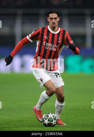 Mailand, Italien. Februar 2025. Tijjani Reijnders vom AC Milan während der UEFA Champions League, Play Off 2nd Leg Match in Giuseppe Meazza, Mailand. Der Bildnachweis sollte lauten: Jonathan Moscrop/Sportimage Credit: Sportimage Ltd/Alamy Live News Stockfoto