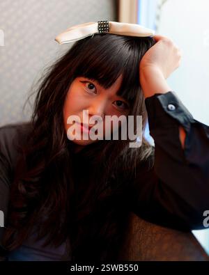 Nachmittags Trendiges Young Woman Restaurant Mittagessen Stockfoto
