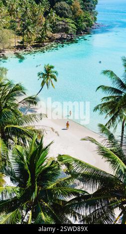 Atemberaubendes tropisches Paradies in Koh Kood in Thailand mit kristallklarem Wasser und Sandstrand Stockfoto