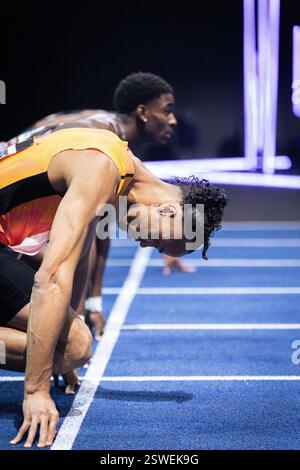 Paris, Frankreich. Februar 2025. Pascal Martinot-Lagarde, französischer Athlet, tritt beim 60-Meter-Hürdenfinale der Männer während des Pariser Indoor Meetings an. Athletics kehrte zur 8. Ausgabe des Paris Indoor Meetings 2025 in die Accor Arena zurück. Dutzende Athleten nahmen an 7 verschiedenen Wettkämpfen Teil, darunter 60 Meter für Männer und Frauen, 60 Meter Hürden für Männer und Frauen, Weitsprung für Männer und Frauen und Stabhochsprung für Männer. (Foto: Telmo Pinto/SOPA Images/SIPA USA) Credit: SIPA USA/Alamy Live News Stockfoto