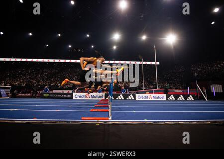 Paris, Frankreich. Februar 2025. Pascal Martinot-Lagarde, französischer Athlet, tritt beim 60-Meter-Hürdenfinale der Männer während des Pariser Indoor Meetings an. Athletics kehrte zur 8. Ausgabe des Paris Indoor Meetings 2025 in die Accor Arena zurück. Dutzende Athleten nahmen an 7 verschiedenen Wettkämpfen Teil, darunter 60 Meter für Männer und Frauen, 60 Meter Hürden für Männer und Frauen, Weitsprung für Männer und Frauen und Stabhochsprung für Männer. Quelle: SOPA Images Limited/Alamy Live News Stockfoto