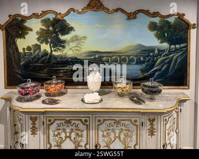 An Bord des Kreuzfahrtschiffs SS MARIA THERESA (Uniworld Boutique River Cruises), berühmt für sein opulentes Dekor aus dem 18. Jahrhundert, Segeln auf der Donau und den Hauptwasserstraßen Stockfoto