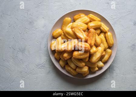 Tulumba Tatlisi: Traditionelle türkische Desserts Tulumba. Arabische Süßigkeiten feiern Eid Ramadan. Stockfoto