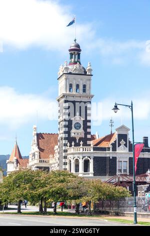 Bahnhof Dunedin (1903) von Castle Street, Dunedin Central, Dunedin (Ōtepoti), Region Otago, Südinsel, Neuseeland Stockfoto