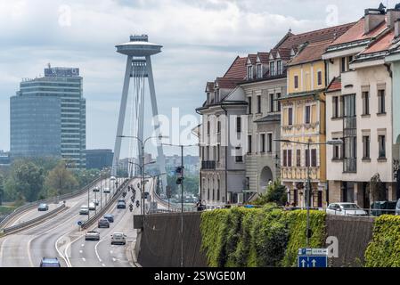Brücke des Slowakischen Nationalaufstandes (SNP MOST), UFO-Brücke in Bratislava, Hauptstadt der Slowakei, am 6. Mai 2023 Stockfoto