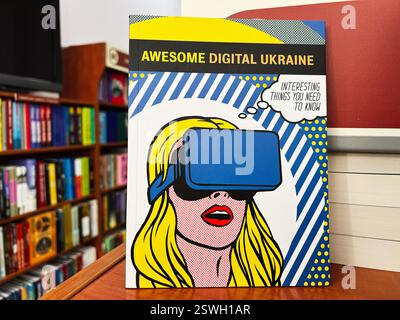 Lviv, Ukraine - 20. Februar 2025: Illustrierter Bucheinband, der die digitale Ukraine mit einem Pop-Art-Design im Buchladen präsentiert Stockfoto