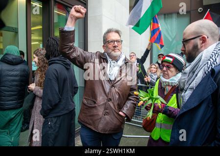 London, England, Großbritannien. Februar 2025. BEN JAMAL, Direktor der Palästinensischen Solidaritätskampagne, kommt zum Westminster Magistrates' Court, um vor Gericht wegen Ordnungswidrigkeiten zu stehen, einschließlich „Anstiftung von Menschen zur Nichteinhaltung von conditionsâ (Credit Image: © Tayfun Salci/ZUMA Press Wire) NUR REDAKTIONELLE VERWENDUNG! Nicht für kommerzielle ZWECKE! Stockfoto