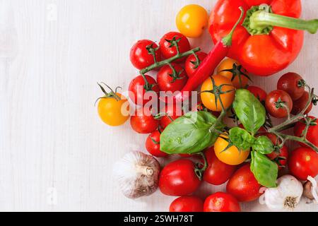 Sortiment von Tomaten und Gemüse Stockfoto