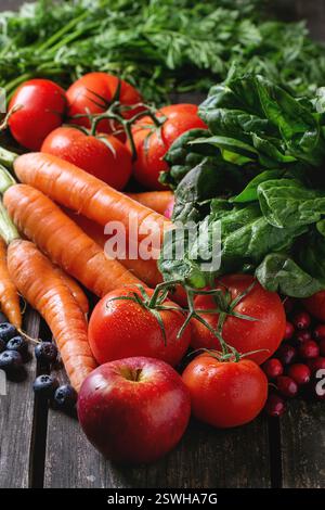 Mischung aus Obst, Gemüse und Beeren Stockfoto
