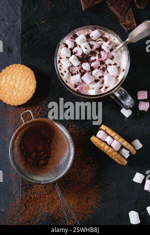Heiße Schokolade mit Marshmallows Stockfoto