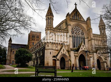 St Albans Cathedral / einst bekannt St Albans Abbey, St Albans, Hertfordshire, England, Großbritannien Stockfoto