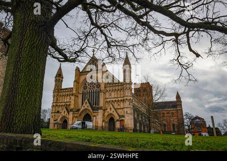 St Albans Cathedral / einst bekannt St Albans Abbey, St Albans, Hertfordshire, England, Großbritannien Stockfoto