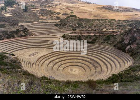 Das archäologische Wunder von Moray Peru hat Terrassenfelder in Harmonie mit der natürlichen Umgebung der Andenregion Stockfoto