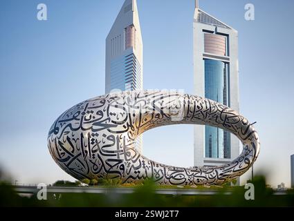 DUBAI, VAE - 10.10.2023 Museum of the Future in Dubai VAE in Sheikh Zayed Road. Futuristisches Design. Touristische Attraktion. Tagesansicht Stockfoto