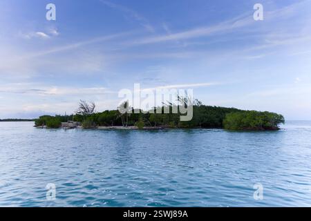 Blick auf den Sonnenuntergang von Caye Caulker Split vor dem Sturm, Belize Stockfoto