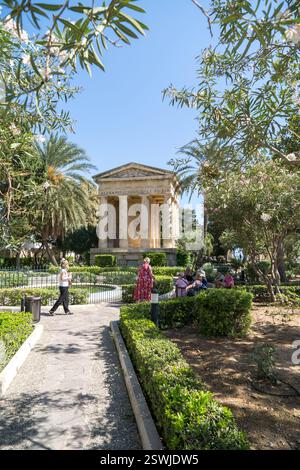 Neoklassisches Denkmal, das Alexander Ball in Valletta, Malta, gewidmet ist. Stockfoto