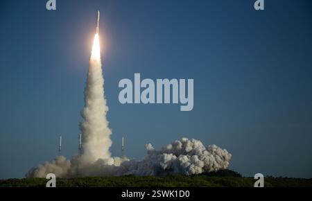 Eine Atlas V-Rakete der United Launch Alliance mit dem Mars 2020 Perseverance rover startet am 30. Juli 2020 in Cape Canaveral in Florida. Stockfoto