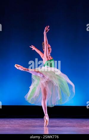 Tänzerin in arabischer Pose Stockfoto