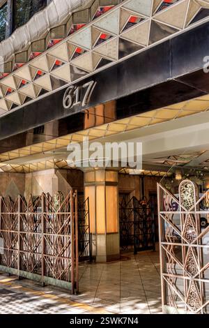 Eingang zum Oviatt-Gebäude in Los Angeles, Kalifornien Stockfoto