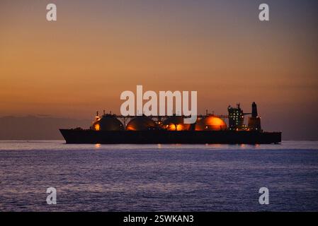 Seeschiff LNG SOKOTO, Transport von Flüssigerdgas, LNG, vor der Küste Teneriffas, Kanarische Inseln, Santa Cruz de Teneriffa, Spanien. Stockfoto