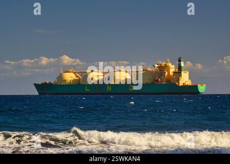 Seeschiff LNG SOKOTO, Transport von Flüssigerdgas, LNG, vor der Küste Teneriffas, Kanarische Inseln, Santa Cruz de Teneriffa, Spanien. Stockfoto