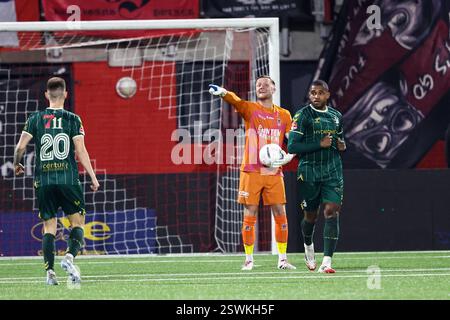 Oss, Niederlande. Februar 2025. OSS, 21.02.2025, Frans Heesen Stadium, niederländischer Fußball Keuken Kampioen Divisie Saison 2024/2025, Spiel zwischen TOP Oss - FC Emmen, TOP OSS Keeper Mike Havekotte während des Spiels TOP Oss - Emmen Credit: Pro Shots/Alamy Live News Stockfoto